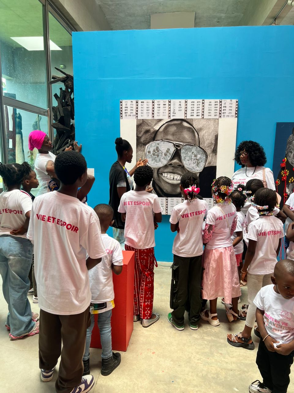 You are currently viewing Sortie éducative : des enfants à la découverte de l’art au musée Adama Toungara